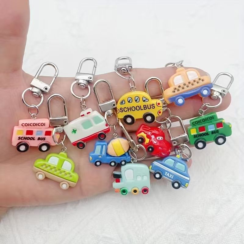 Phone Accessory - 10 Stück Cartoon-Autoschlüsselanhänger aus Kunstharz, geeignet